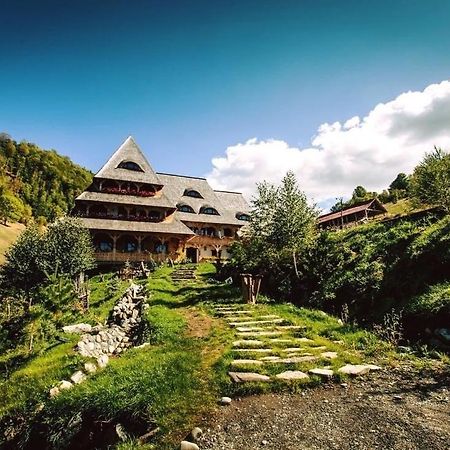 Conacul Drahneilor Hotel Ruscova Exterior photo