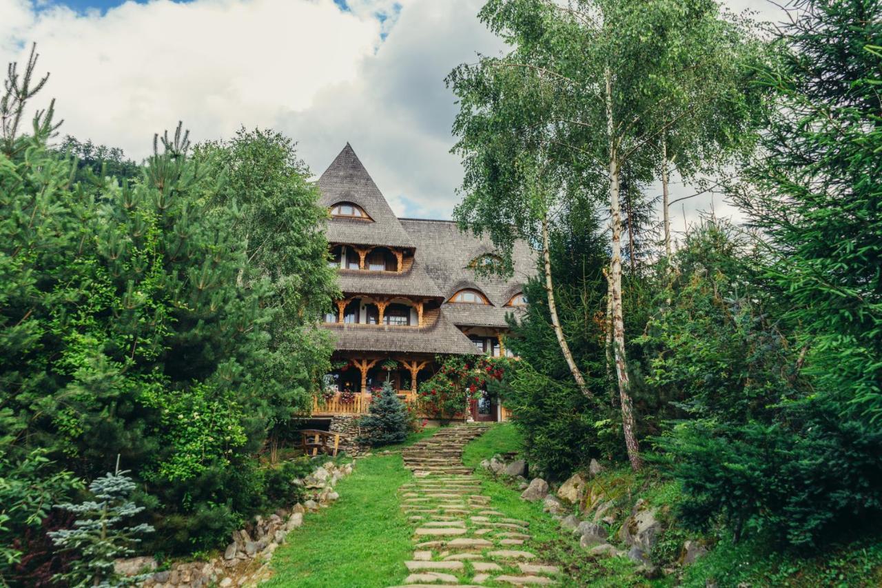 Conacul Drahneilor Hotel Ruscova Exterior photo