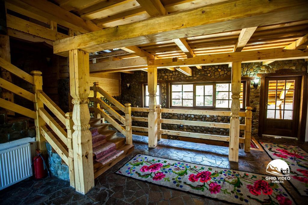 Conacul Drahneilor Hotel Ruscova Exterior photo