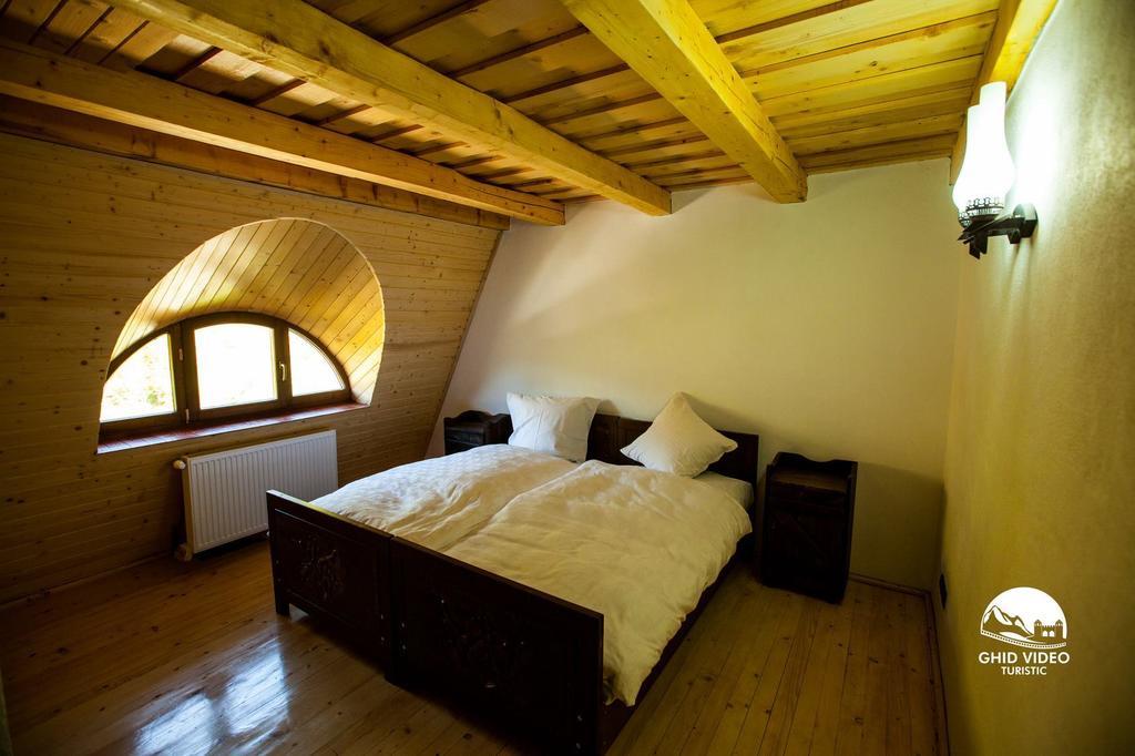 Conacul Drahneilor Hotel Ruscova Room photo